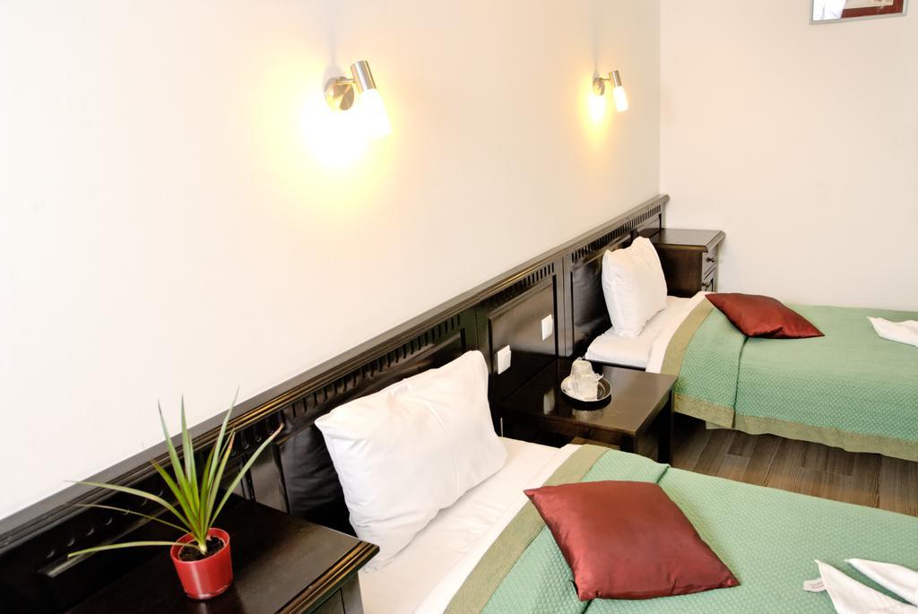 Hotel Belleville ยาช ภายนอก รูปภาพ